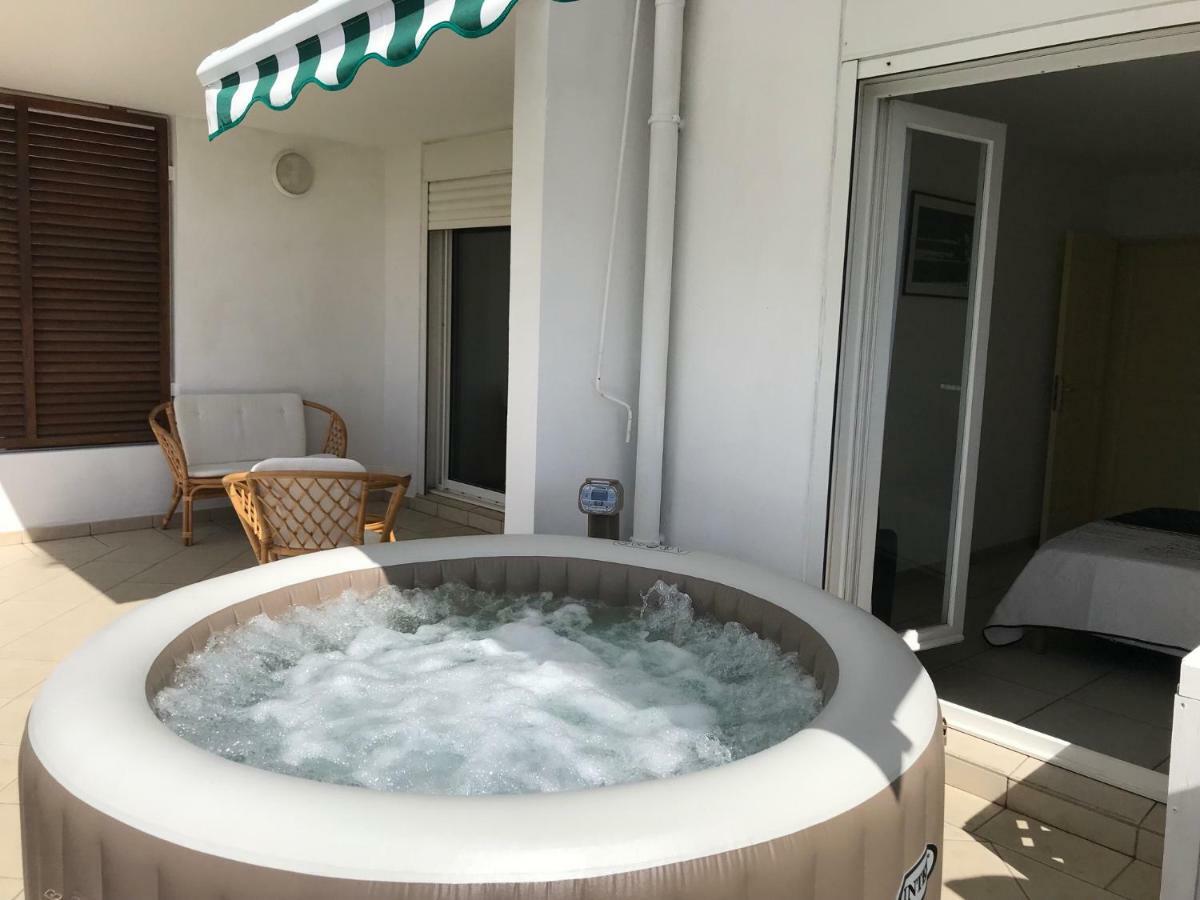 Meublé Homard avec jacuzzi et vue mer Saint-Gilles-les Bains Esterno foto