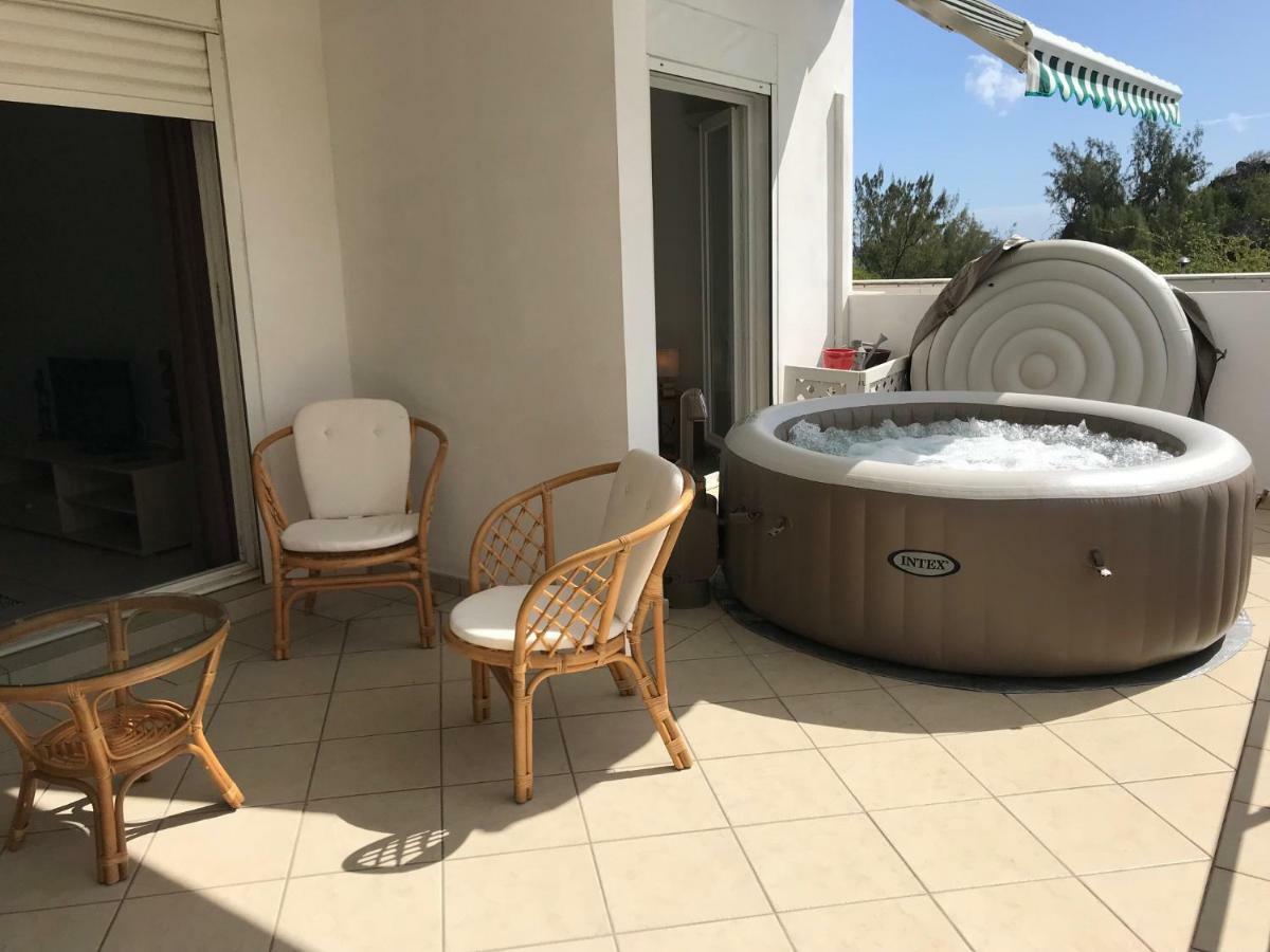 Meublé Homard avec jacuzzi et vue mer Saint-Gilles-les Bains Esterno foto